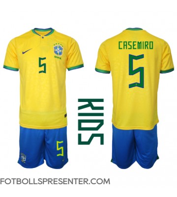 Brasilien Casemiro #5 Hemmatröja Barn VM 2022 Kortärmad (+ korta byxor)